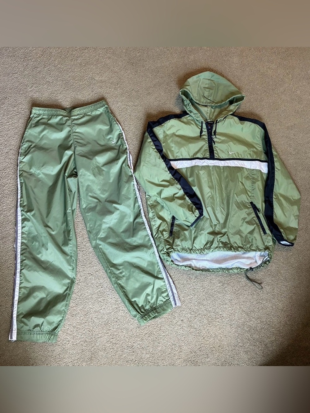 Nike Men's Green Zip Up Windbreaker Track Suit Jacket Pants Set Size L/XL